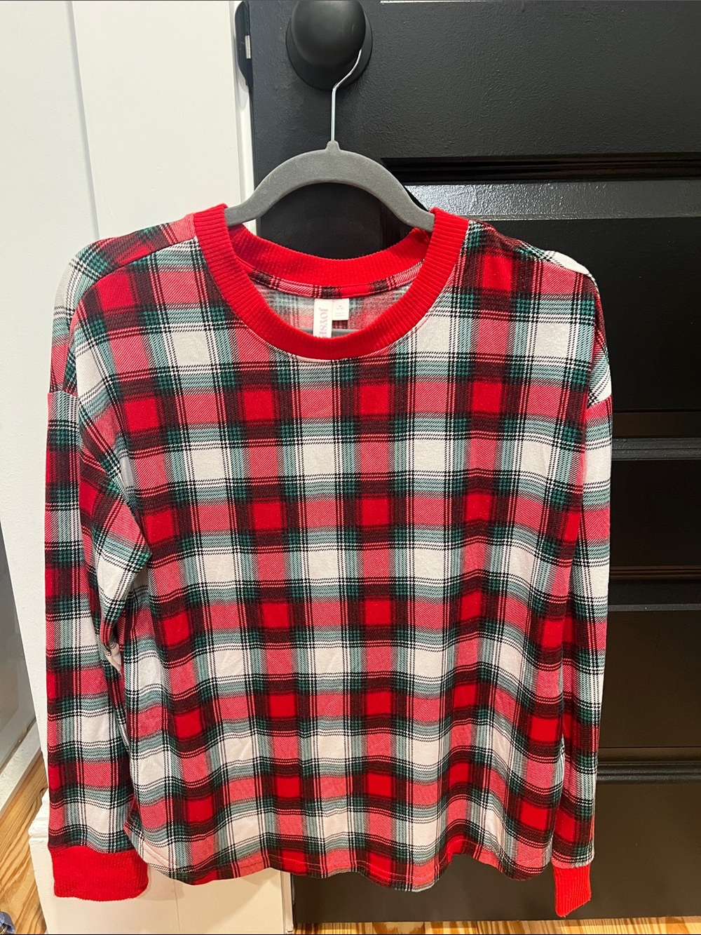 Red Plaid Long-Sleeve Women's Top